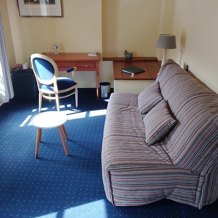 Logis Hotel & Restaurant - Les Hauts De Montreuil Montreuil  Екстериор снимка